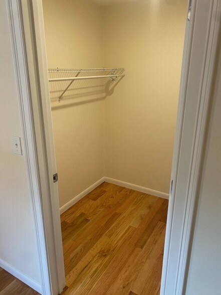 Building Photo - 520 Main St