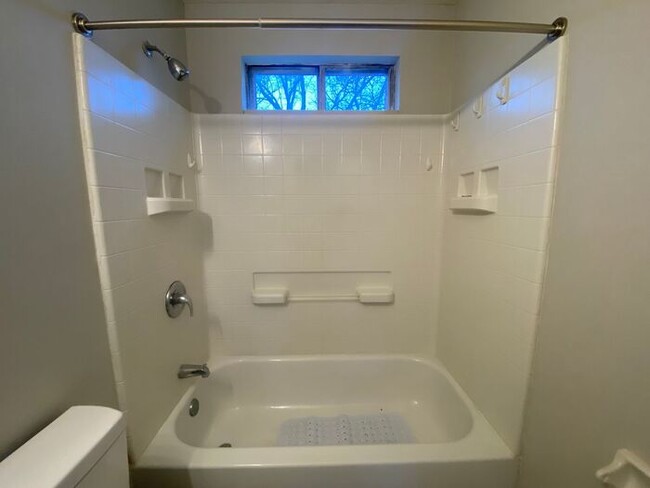 Building Photo - FOR RENT!!! 3 Bedroom House - Large Fenced...