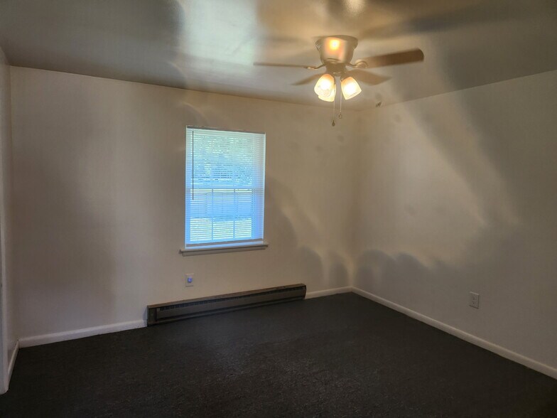 Building Photo - 103 Wildhurst Ave NE