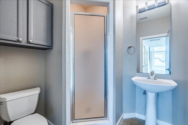 Building Photo - 2811 Hardeman-B