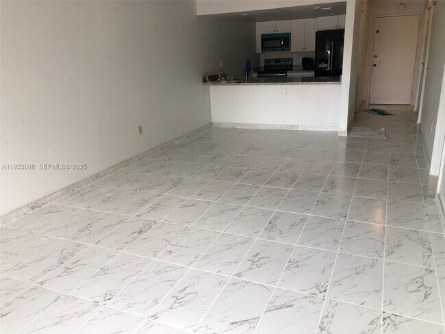 Building Photo - 555 NE 123rd St