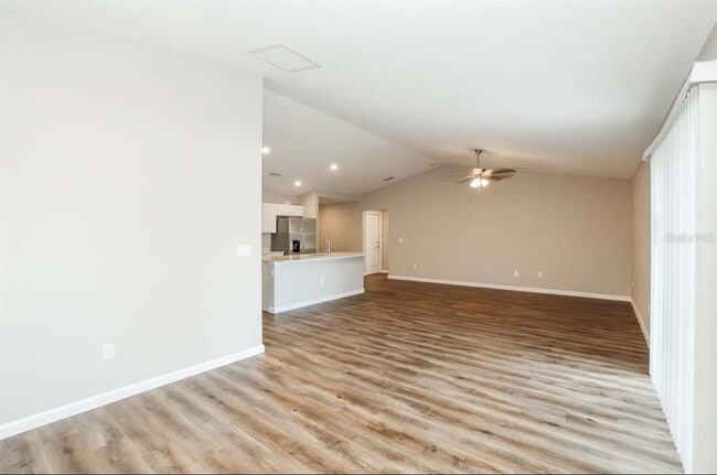 Building Photo - 691 SW Hillsboro Cir