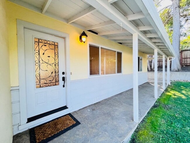 Building Photo - Charming and Move-in Ready 3BD/2BA, Single...