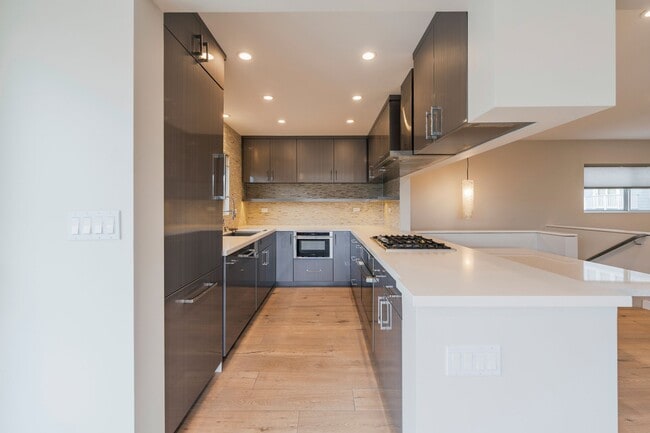 Building Photo - 420 28th St