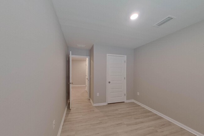 Building Photo - 416 Monarch Ln
