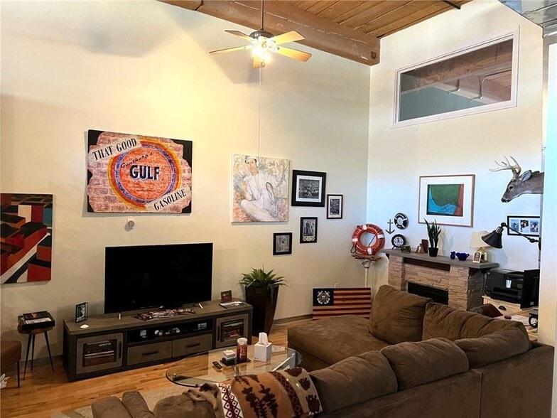 Building Photo - 1117 Douglas Ave