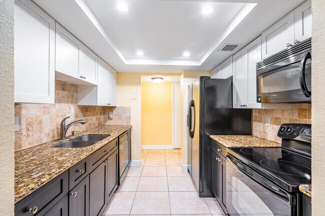 Building Photo - 1111 S Ocean Blvd