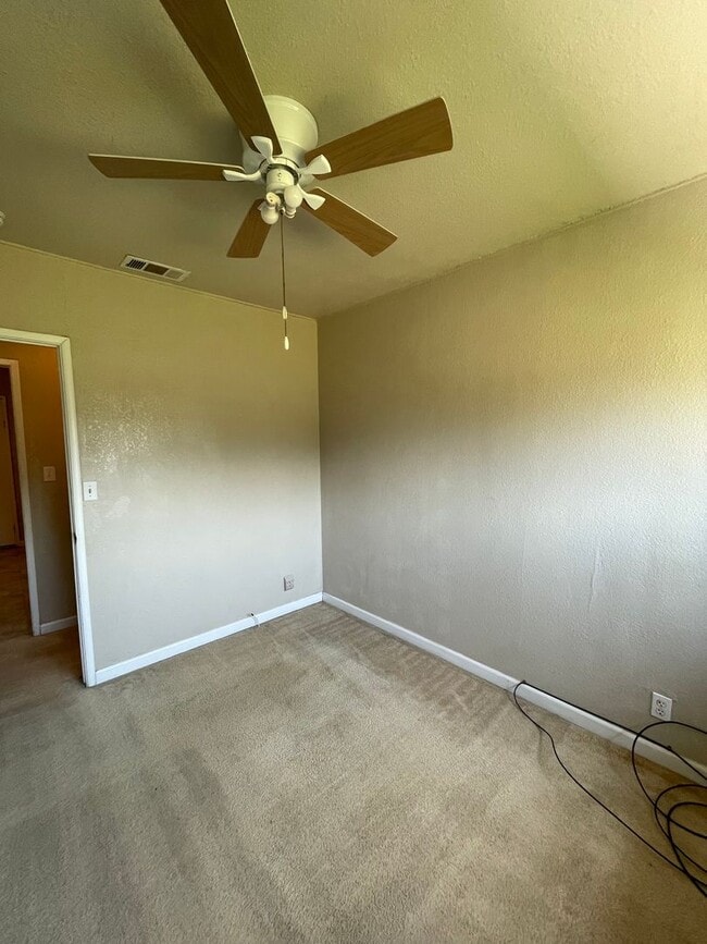 Building Photo - Beautiful Country-Style Home in Dos Palos,...