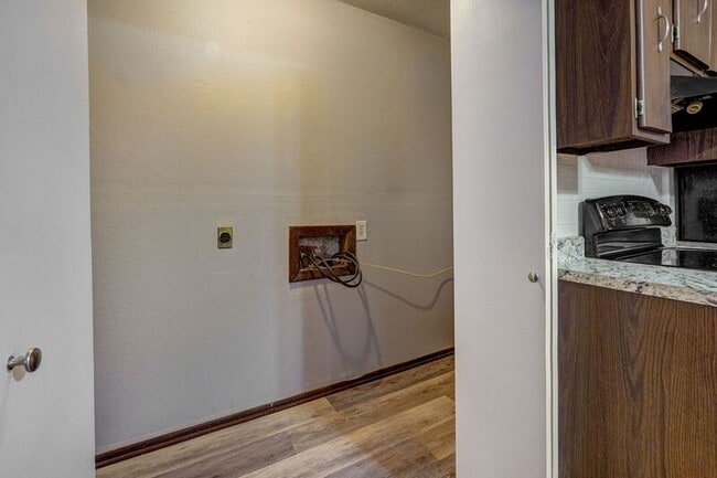 Building Photo - 731 W Greenwood St