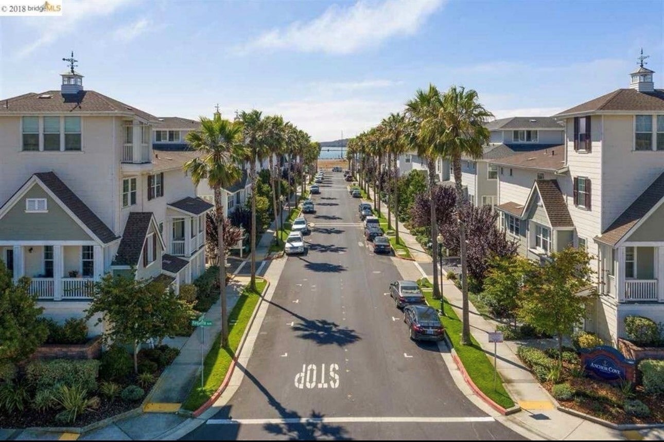 Building Photo - 2110 Northshore Dr