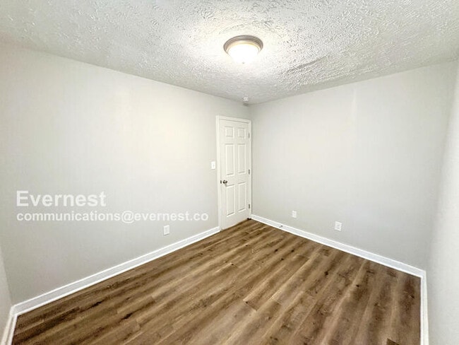Building Photo - 8598 Stonewall Jackson Dr