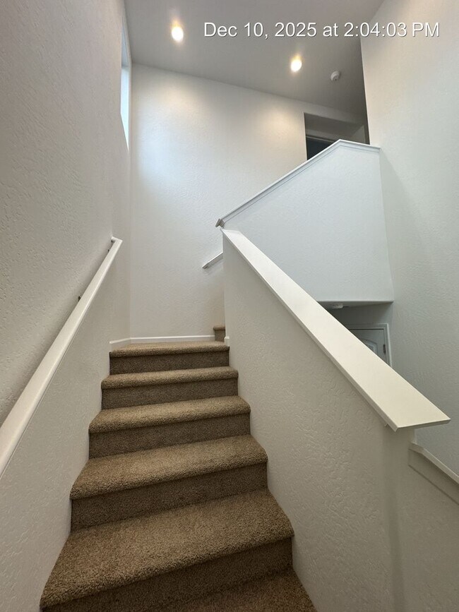 Building Photo - Newly built Home!