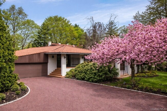 Building Photo - 8 Plaka Ct