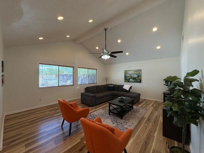 Building Photo - AVAILABLE NOW!! 3 BEDROOM 3 BATHROOM HOME IN JOSHUA TREE!