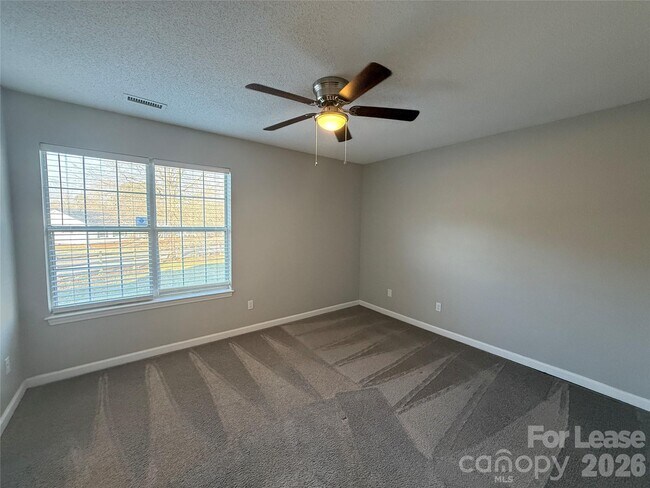 Building Photo - 142 Green Dragon Ct