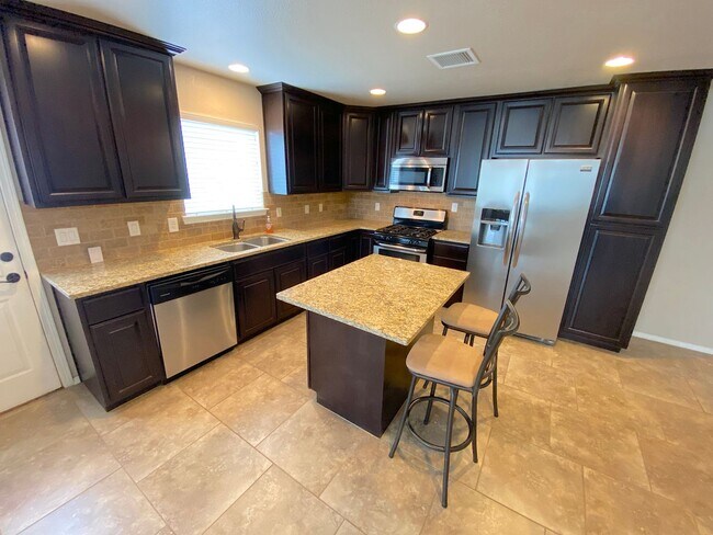 Building Photo - East El Paso 3bed/2bath Refrig A/C