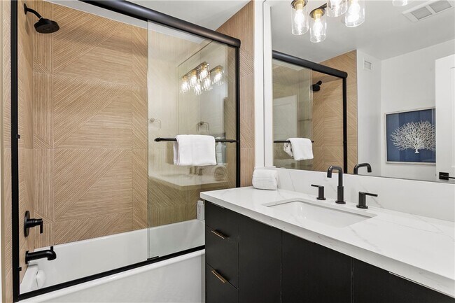 Building Photo - 520 Iris Ave