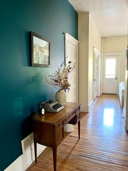 Condo Entrance - 836 E 17th Ave