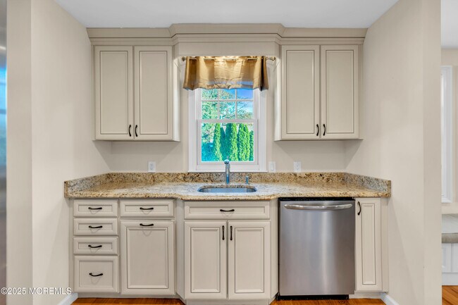 Building Photo - 1003 C St