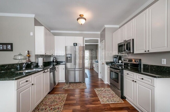 Building Photo - 925 Briars Bend