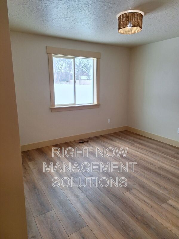 Building Photo - 702 Smith Ave