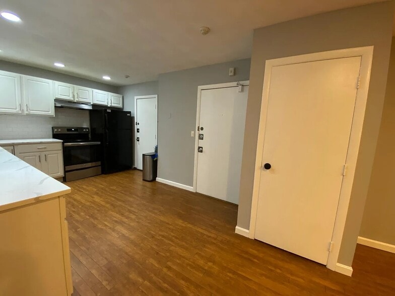 Building Photo - 45 McCoba St