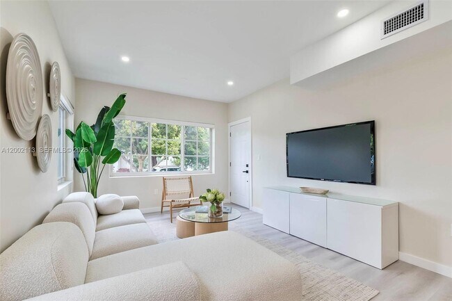 Building Photo - 1852 SW 22nd Terrace