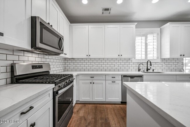 Building Photo - 3030 N 38th St