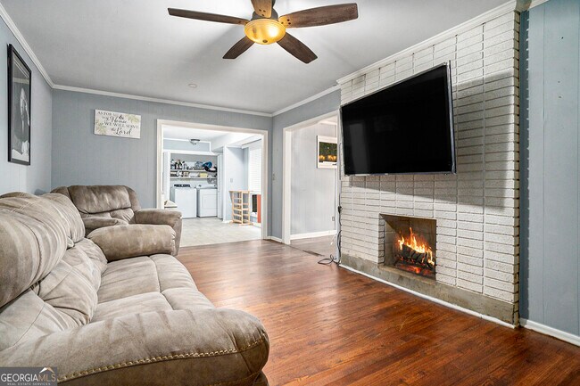 Building Photo - 3382 Bobolink Cir SW