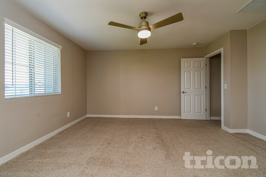 Building Photo - 4757 S Mole