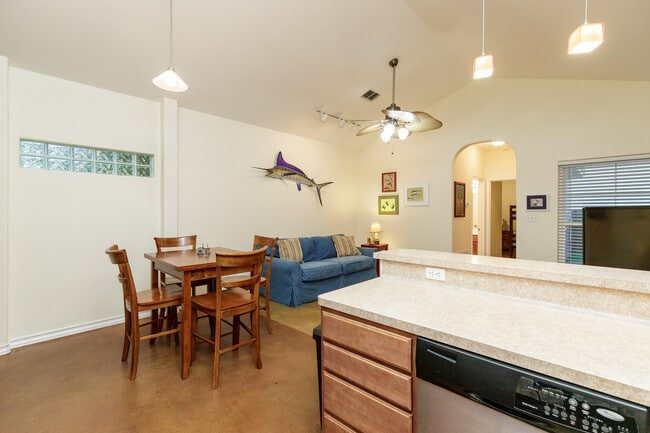 Building Photo - 14521 E Cabana St