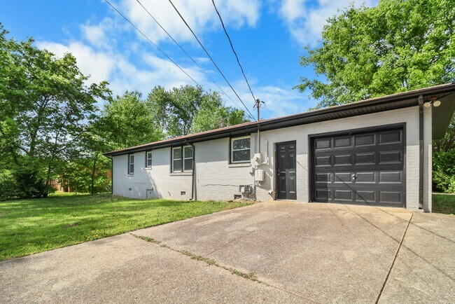 Building Photo - 10 Lexington Dr