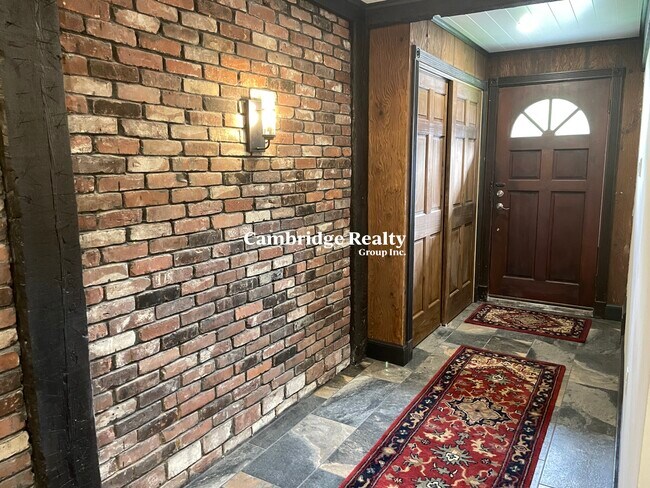 Building Photo - 8 Locke St