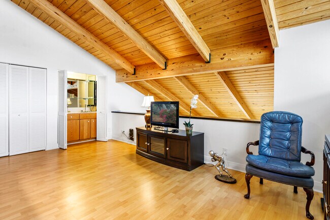 Building Photo - 1100 Marine Way W