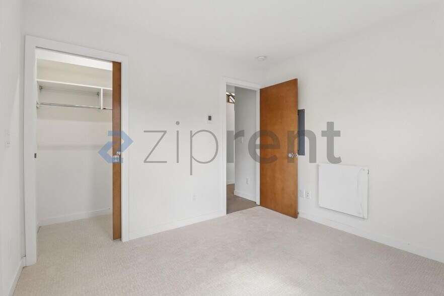 Building Photo - Unit A