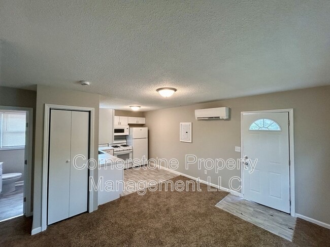 Building Photo - 8160 Oak Dr