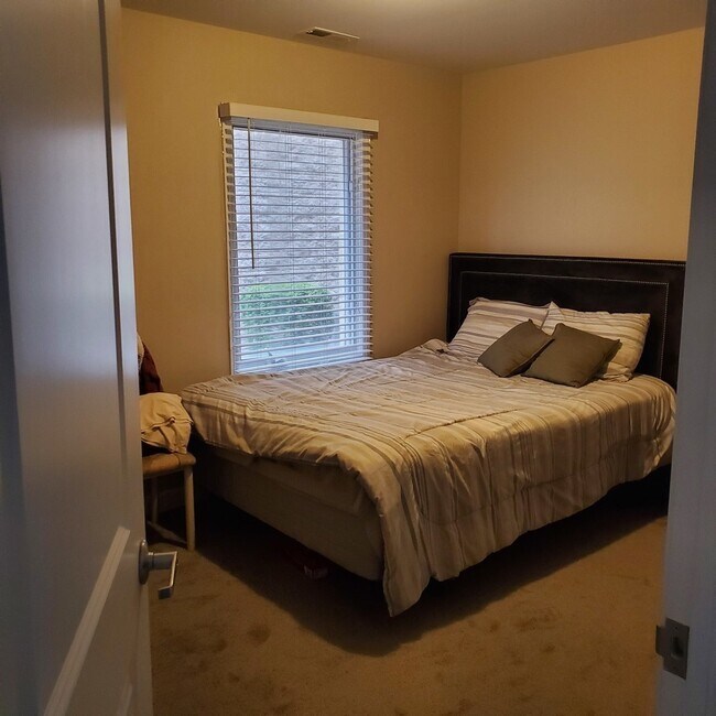 Building Photo - 3423 Ridgeland Ave