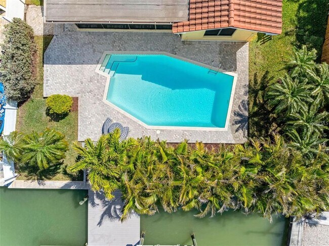 Building Photo - 562 Johns Pass Ave