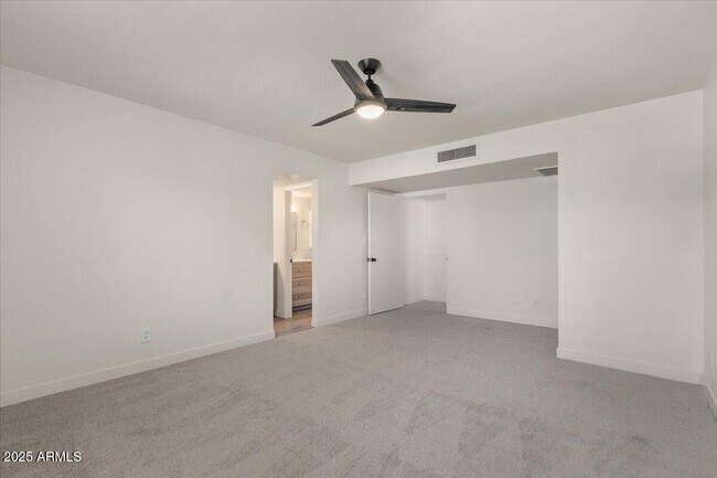 Building Photo - 7803 E Vernon Ave