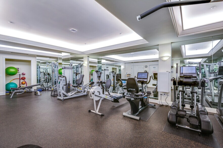 Building Photo - 701 Ocean Ave