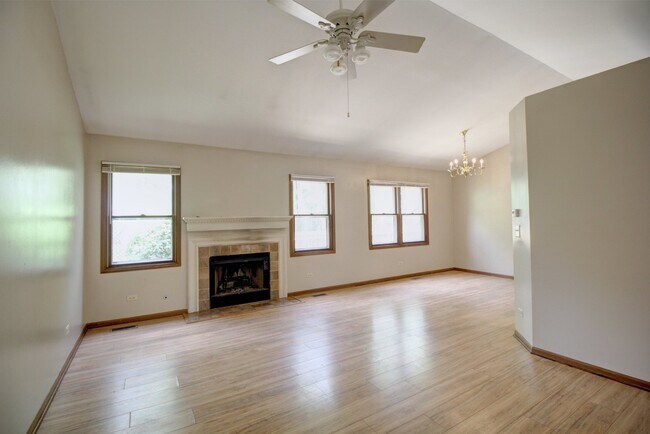Building Photo - 148 Sandalwood Ln