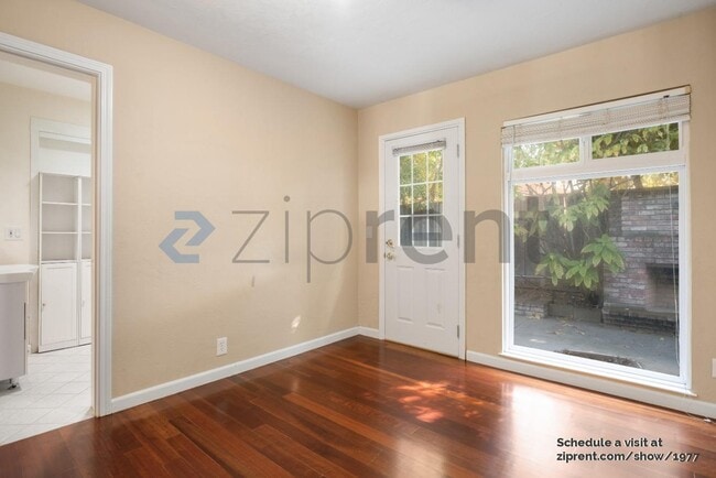 Building Photo - 10609 Creston Dr