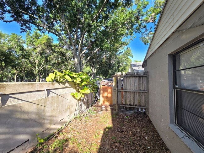 Building Photo - Beautiful 2 Bedroom, 2 Bathroom Apartment ...