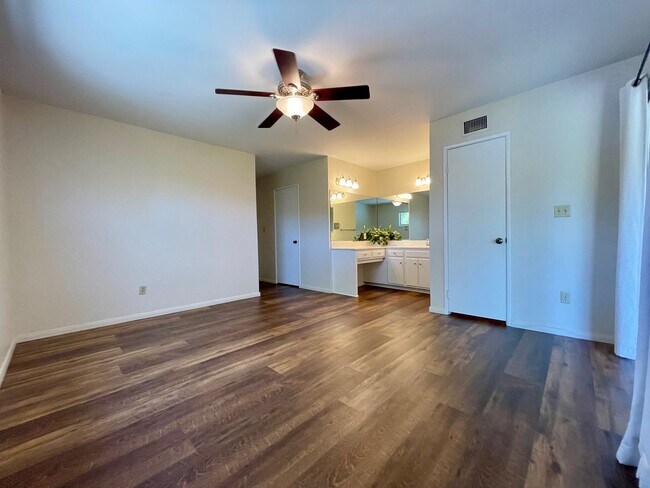 Building Photo - Gorgeous 4 Bedroom 2 Bathroom Home in Bonita!