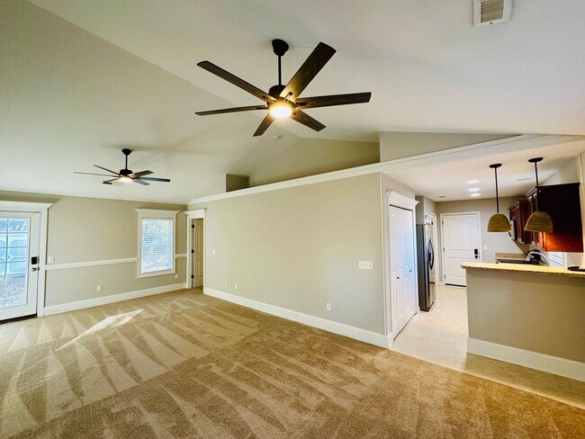 Building Photo - KINGS GRANT - Three bedroom/two bathroom h...