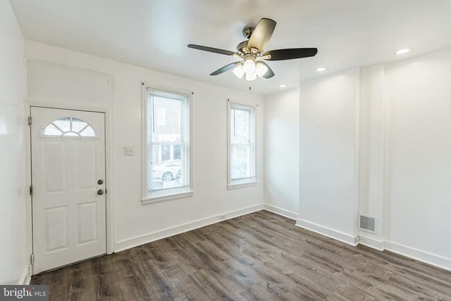 Building Photo - 724 Moyer St