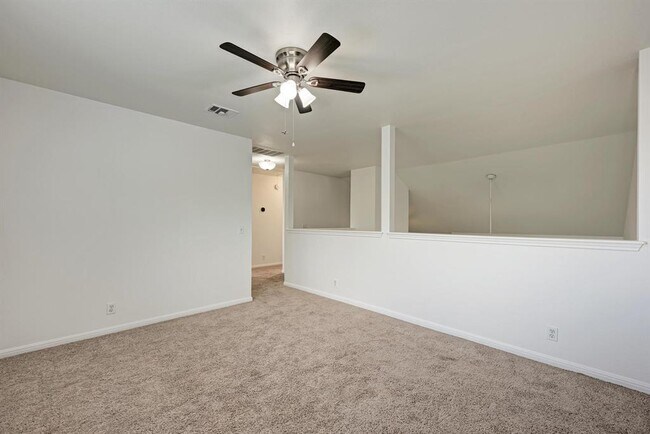 Building Photo - 216 Cassandra Dr