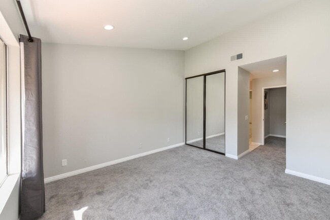 Building Photo - 355 Stanford Ct