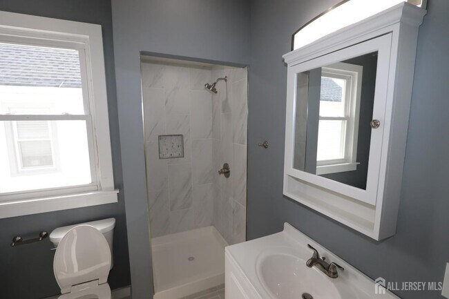Building Photo - 324 Harper Pl