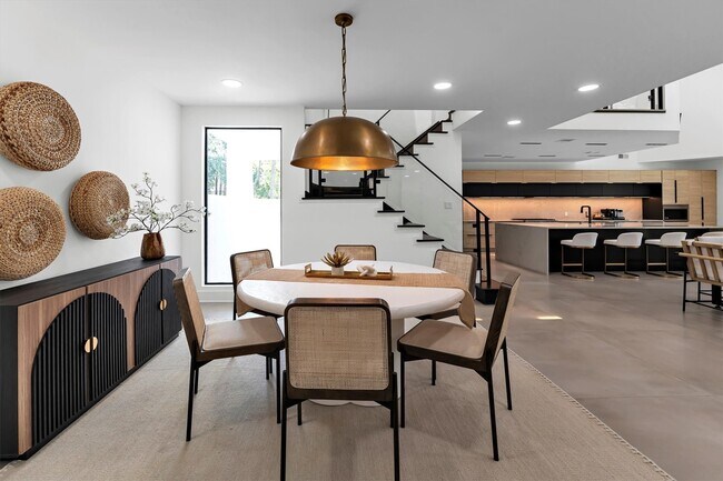 Building Photo - 1 E Wedgewood Glen